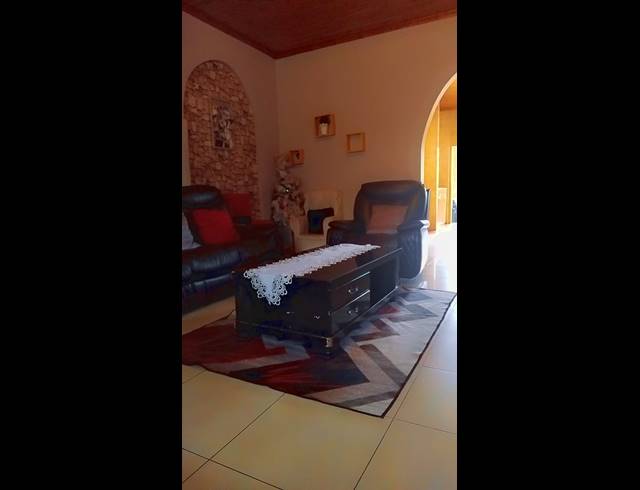 3 bed property to rent in BEZUIDENHOUT VALLEY